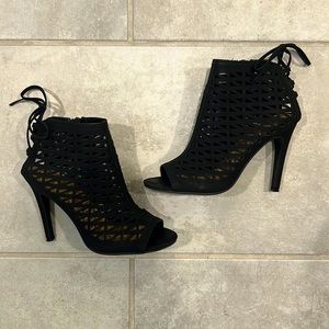 LC Lauren Conrad Black Bootie heels